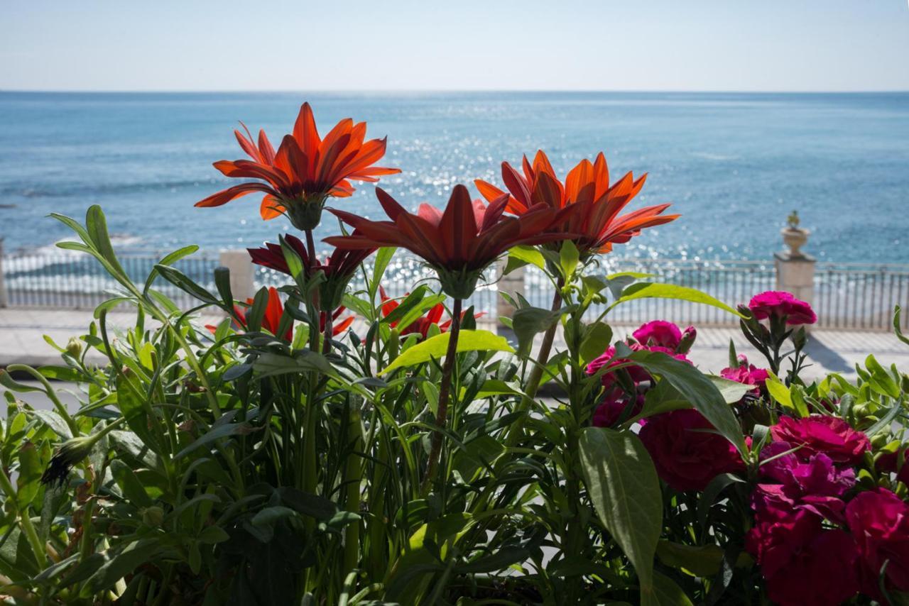 Joanna Studio Flat Giardini Naxos Bagian luar foto