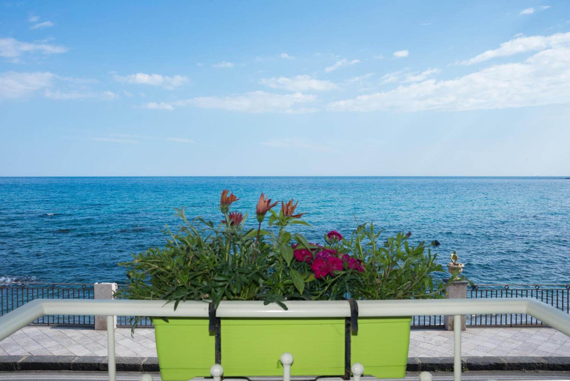 Joanna Studio Flat Giardini Naxos Bagian luar foto