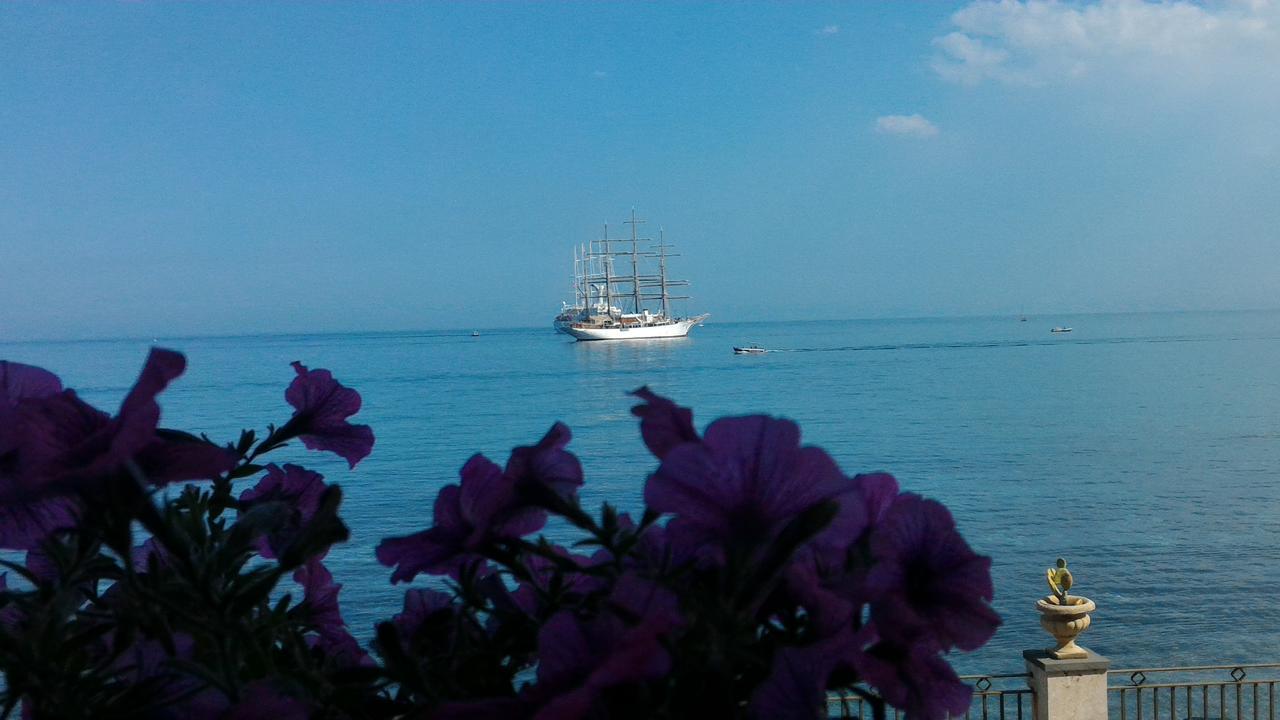 Joanna Studio Flat Giardini Naxos Bagian luar foto